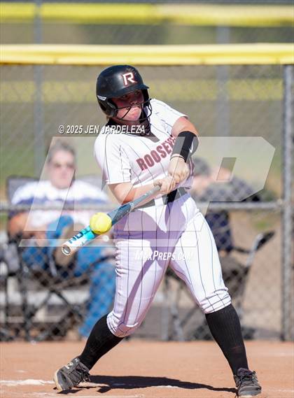 Thumbnail 2 in Palmer Ridge vs. Roosevelt (4A CHSAA Round of 32) photogallery.