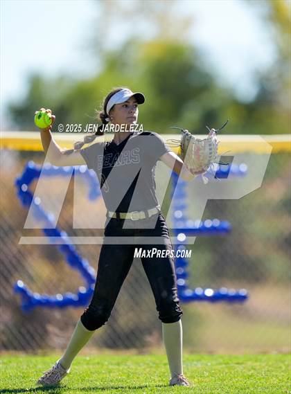 Thumbnail 1 in Palmer Ridge vs. Roosevelt (4A CHSAA Round of 32) photogallery.