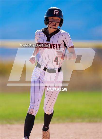 Thumbnail 2 in Palmer Ridge vs. Roosevelt (4A CHSAA Round of 32) photogallery.