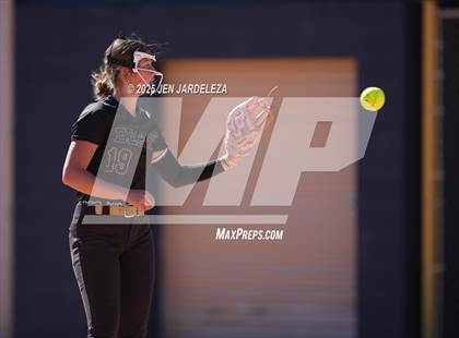 Thumbnail 2 in Palmer Ridge vs. Roosevelt (4A CHSAA Round of 32) photogallery.