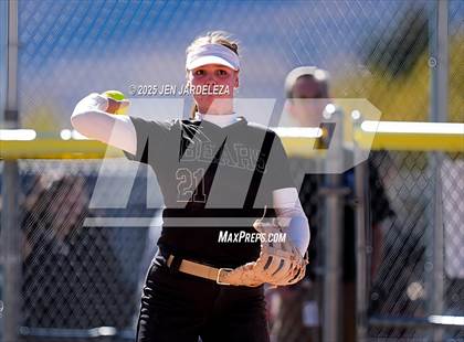 Thumbnail 2 in Palmer Ridge vs. Roosevelt (4A CHSAA Round of 32) photogallery.