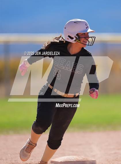 Thumbnail 2 in Palmer Ridge vs. Roosevelt (4A CHSAA Round of 32) photogallery.