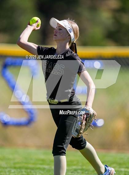 Thumbnail 3 in Palmer Ridge vs. Roosevelt (4A CHSAA Round of 32) photogallery.