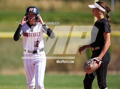 Thumbnail 1 in Palmer Ridge vs. Roosevelt (4A CHSAA Round of 32) photogallery.