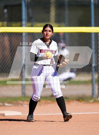 Thumbnail 3 in Palmer Ridge vs. Roosevelt (4A CHSAA Round of 32) photogallery.