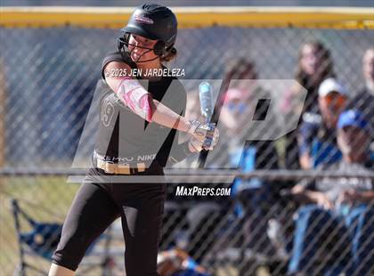 Thumbnail 1 in Palmer Ridge vs. Roosevelt (4A CHSAA Round of 32) photogallery.
