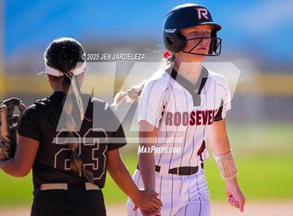 Thumbnail 2 in Palmer Ridge vs. Roosevelt (4A CHSAA Round of 32) photogallery.