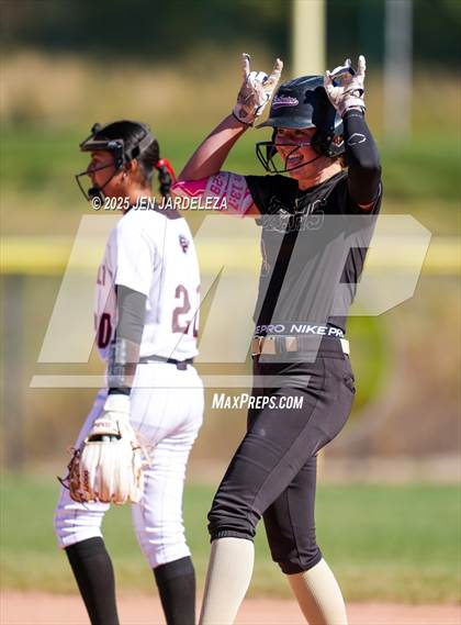 Thumbnail 2 in Palmer Ridge vs. Roosevelt (4A CHSAA Round of 32) photogallery.
