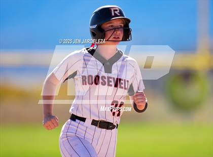 Thumbnail 2 in Palmer Ridge vs. Roosevelt (4A CHSAA Round of 32) photogallery.