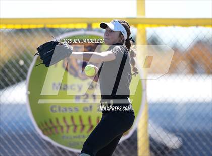 Thumbnail 3 in Palmer Ridge vs. Roosevelt (4A CHSAA Round of 32) photogallery.
