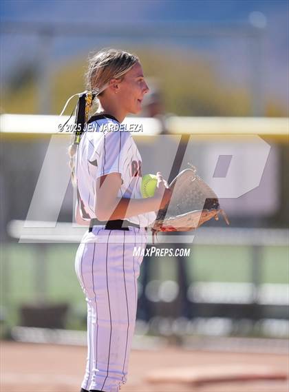 Thumbnail 2 in Palmer Ridge vs. Roosevelt (4A CHSAA Round of 32) photogallery.