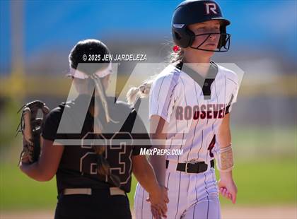 Thumbnail 1 in Palmer Ridge vs. Roosevelt (4A CHSAA Round of 32) photogallery.
