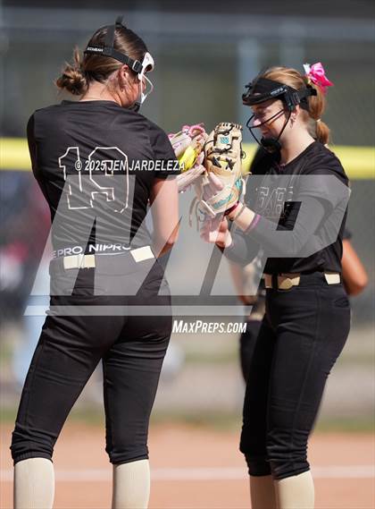 Thumbnail 2 in Palmer Ridge vs. Roosevelt (4A CHSAA Round of 32) photogallery.