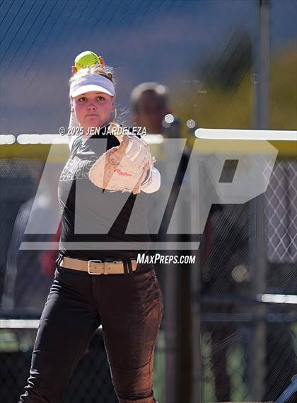 Thumbnail 1 in Palmer Ridge vs. Roosevelt (4A CHSAA Round of 32) photogallery.