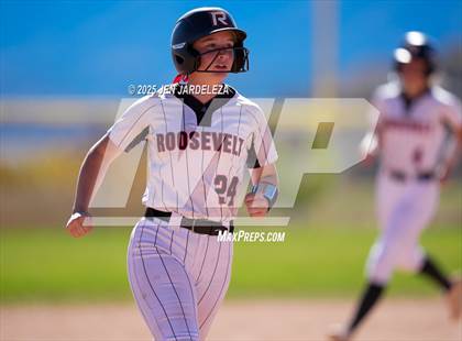 Thumbnail 3 in Palmer Ridge vs. Roosevelt (4A CHSAA Round of 32) photogallery.