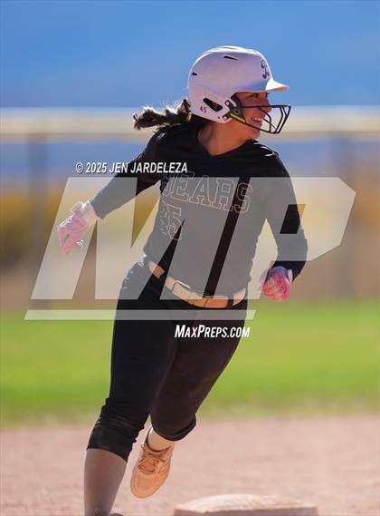 Thumbnail 1 in Palmer Ridge vs. Roosevelt (4A CHSAA Round of 32) photogallery.