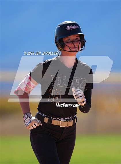 Thumbnail 1 in Palmer Ridge vs. Roosevelt (4A CHSAA Round of 32) photogallery.