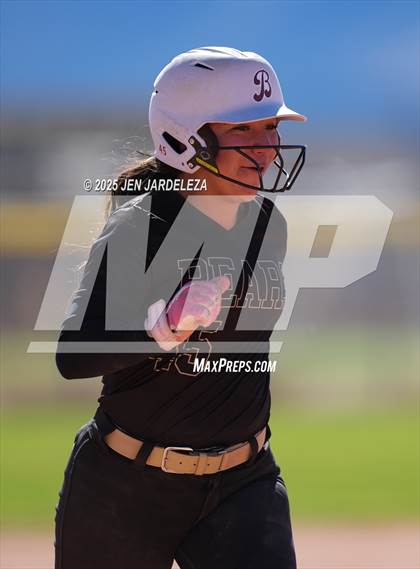 Thumbnail 1 in Palmer Ridge vs. Roosevelt (4A CHSAA Round of 32) photogallery.
