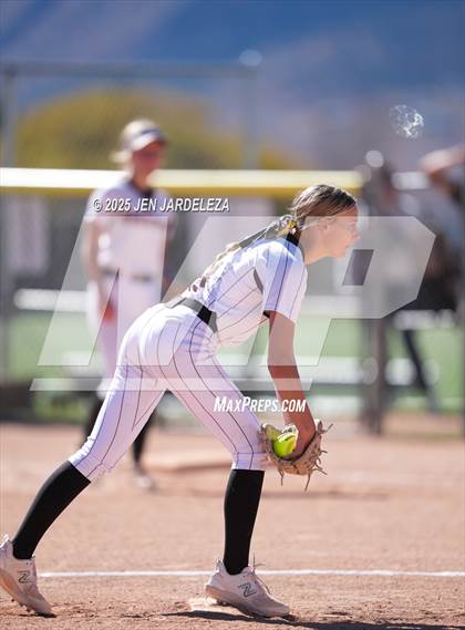 Thumbnail 2 in Palmer Ridge vs. Roosevelt (4A CHSAA Round of 32) photogallery.