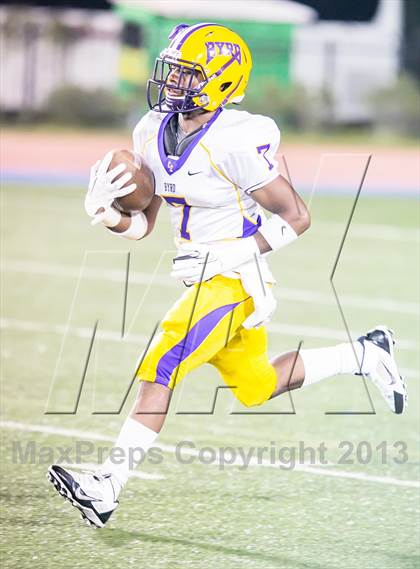 Thumbnail 2 in Byrd vs Holy Cross (LHSAA DI Round 3 Playoff) photogallery.