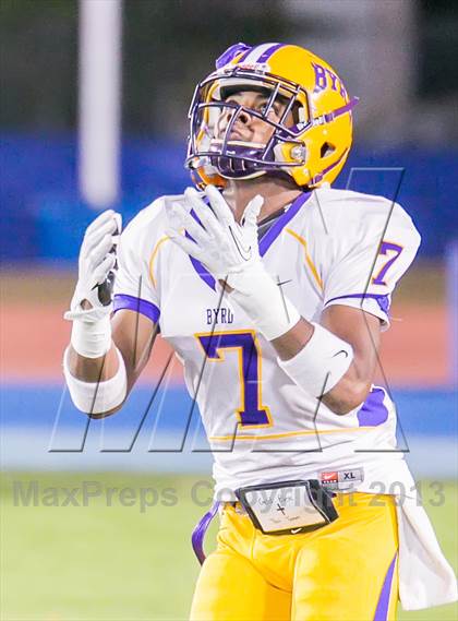 Thumbnail 1 in Byrd vs Holy Cross (LHSAA DI Round 3 Playoff) photogallery.
