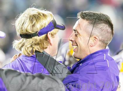 Thumbnail 1 in Byrd vs Holy Cross (LHSAA DI Round 3 Playoff) photogallery.