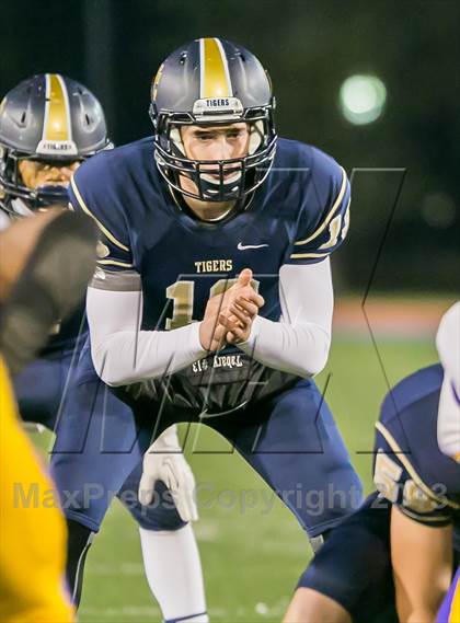 Thumbnail 1 in Byrd vs Holy Cross (LHSAA DI Round 3 Playoff) photogallery.