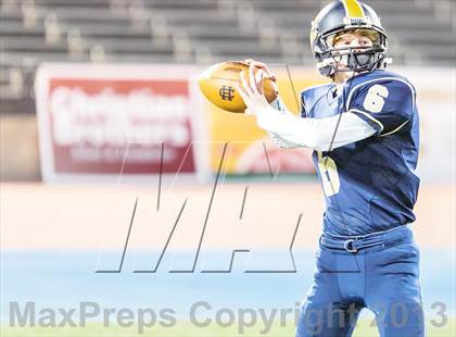 Thumbnail 3 in Byrd vs Holy Cross (LHSAA DI Round 3 Playoff) photogallery.