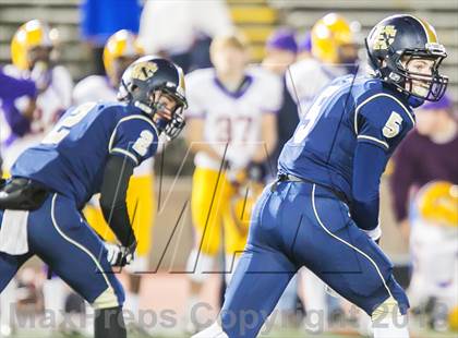 Thumbnail 3 in Byrd vs Holy Cross (LHSAA DI Round 3 Playoff) photogallery.