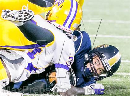 Thumbnail 3 in Byrd vs Holy Cross (LHSAA DI Round 3 Playoff) photogallery.