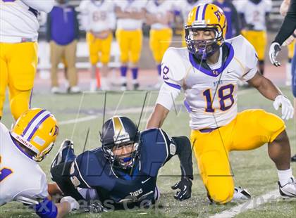 Thumbnail 2 in Byrd vs Holy Cross (LHSAA DI Round 3 Playoff) photogallery.