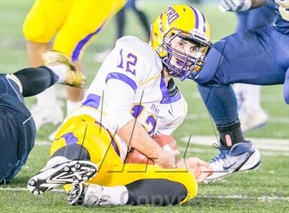 Thumbnail 2 in Byrd vs Holy Cross (LHSAA DI Round 3 Playoff) photogallery.
