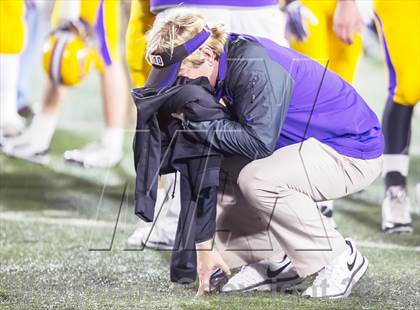Thumbnail 3 in Byrd vs Holy Cross (LHSAA DI Round 3 Playoff) photogallery.
