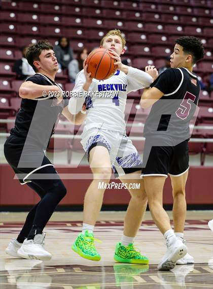 Thumbnail 1 in Beckville @ Athens (Athens Invitational) photogallery.