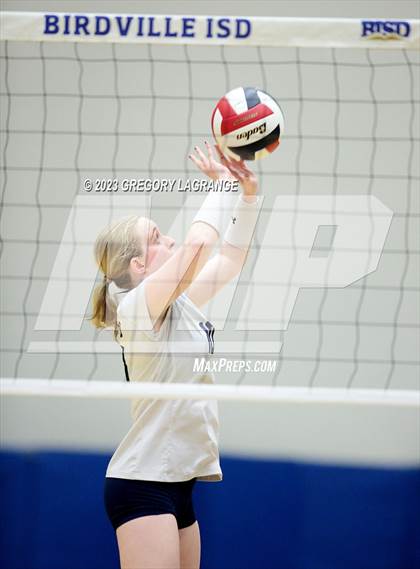 Thumbnail 2 in Keller vs Flower Mound (UIL 6A Volleyball Regional Semifinals) photogallery.