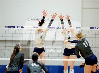 Thumbnail 3 in Keller vs Flower Mound (UIL 6A Volleyball Regional Semifinals) photogallery.