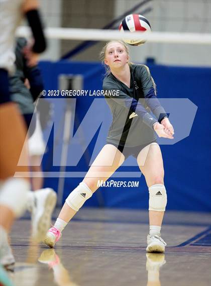 Thumbnail 2 in Keller vs Flower Mound (UIL 6A Volleyball Regional Semifinals) photogallery.