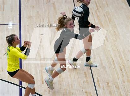 Thumbnail 1 in Benton Central vs. Floyd Central (Bulldog Challenge) photogallery.