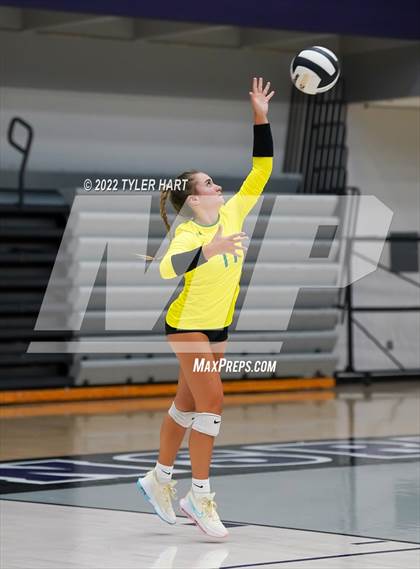 Thumbnail 3 in Benton Central vs. Floyd Central (Bulldog Challenge) photogallery.