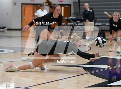 Thumbnail 2 in Benton Central vs. Floyd Central (Bulldog Challenge) photogallery.