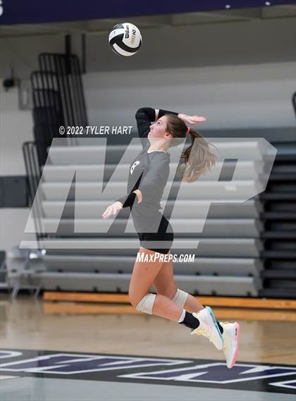 Thumbnail 2 in Benton Central vs. Floyd Central (Bulldog Challenge) photogallery.