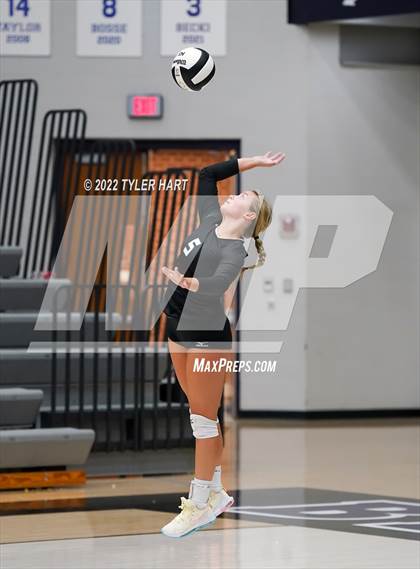 Thumbnail 2 in Benton Central vs. Floyd Central (Bulldog Challenge) photogallery.
