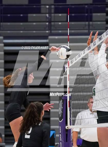 Thumbnail 2 in Benton Central vs. Floyd Central (Bulldog Challenge) photogallery.
