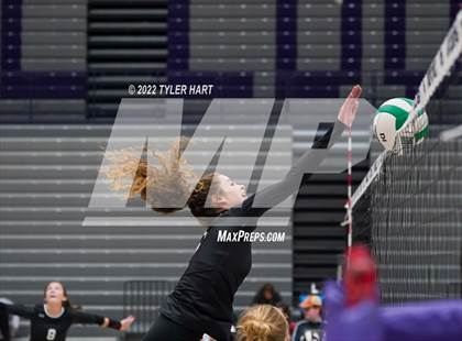 Thumbnail 2 in Benton Central vs. Floyd Central (Bulldog Challenge) photogallery.