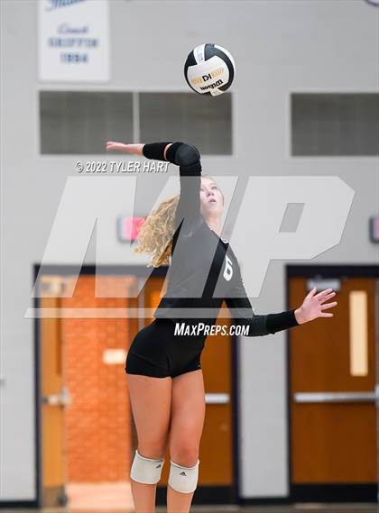 Thumbnail 1 in Benton Central vs. Floyd Central (Bulldog Challenge) photogallery.