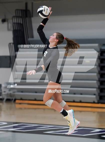 Thumbnail 3 in Benton Central vs. Floyd Central (Bulldog Challenge) photogallery.