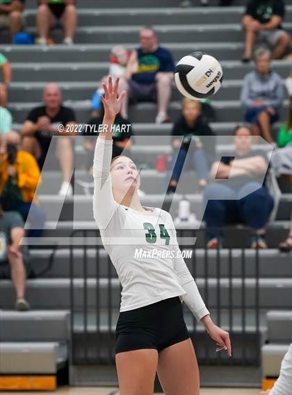 Thumbnail 1 in Benton Central vs. Floyd Central (Bulldog Challenge) photogallery.