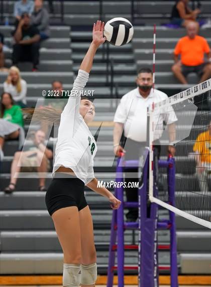 Thumbnail 1 in Benton Central vs. Floyd Central (Bulldog Challenge) photogallery.