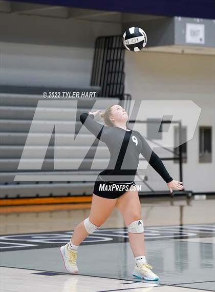 Thumbnail 2 in Benton Central vs. Floyd Central (Bulldog Challenge) photogallery.