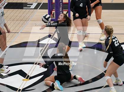 Thumbnail 1 in Benton Central vs. Floyd Central (Bulldog Challenge) photogallery.
